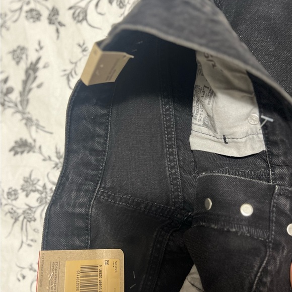 Levi’s and Cotton-on high rise shorts - Picture 4 of 4